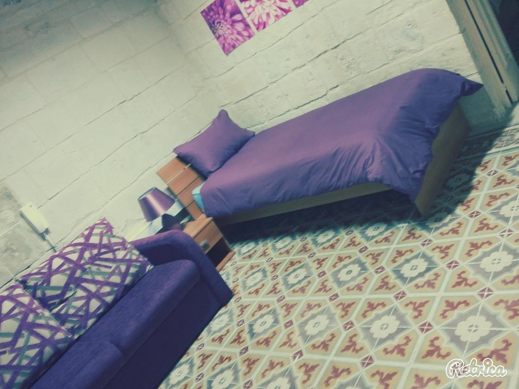House Valletta Room photo